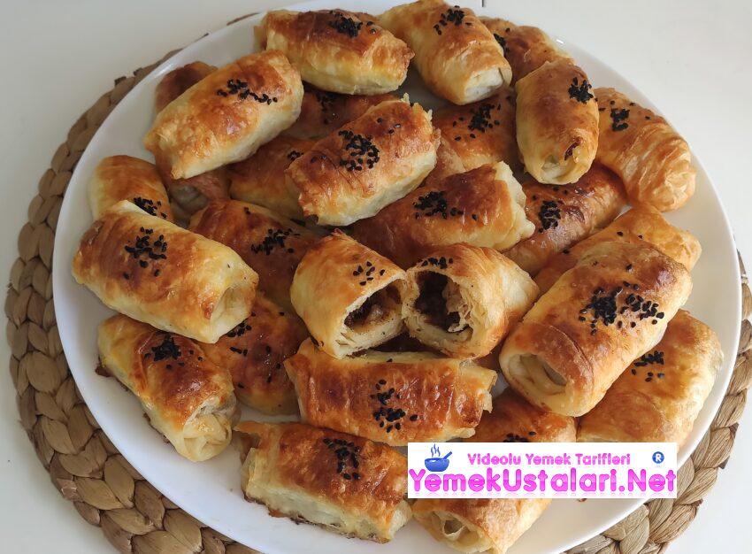 Sırrı Sosunda Gizli Nefis Kıymalı Börek Tarifi