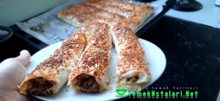 Market Yufkasından Kıymalı Pırasalı Börek Tarifi