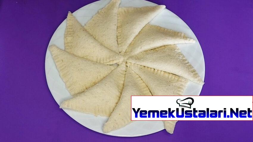 Tost Ekmeginden 5 Dakika da 2 Lezzetli Tarif. Pratik Börek Nasıl Yapılır?